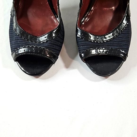 Marc Fisher Black Leather Peep-Toe Pumps Size 8 - Picture 3 of 9
